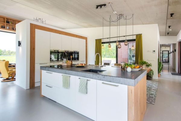 Kookeiland wit hout, keuken wit hout zwart, landelijke keuken