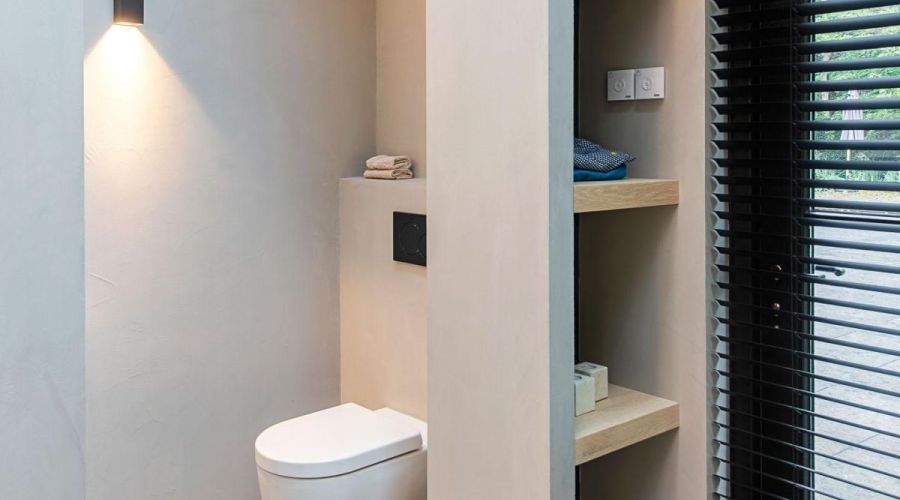 Stukwerk toilet, badkamer zonder tegels, maatwerk toilet