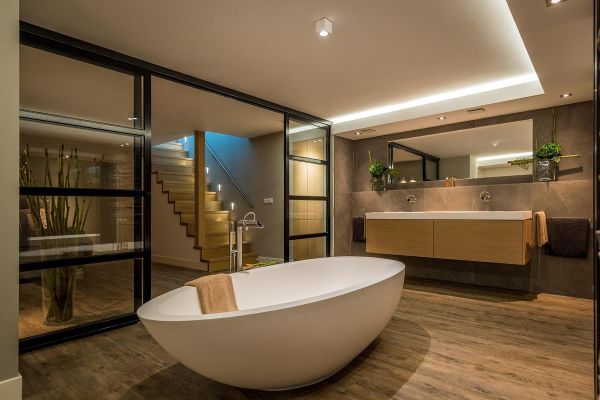 Wellness kelder, vrijstaand bad, maatwerk badmeubel