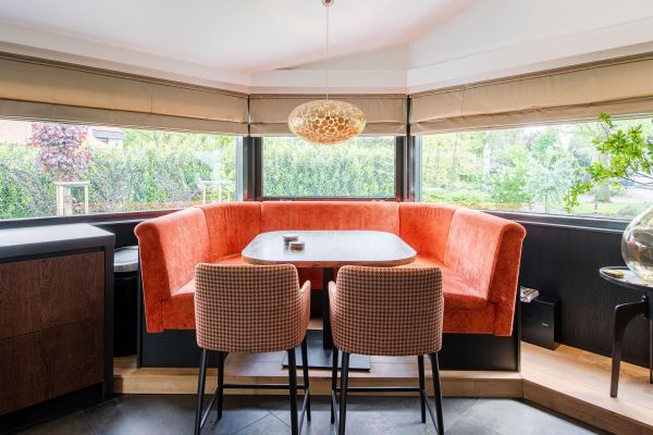 Zithoek eettafel met maatwerk zitbank