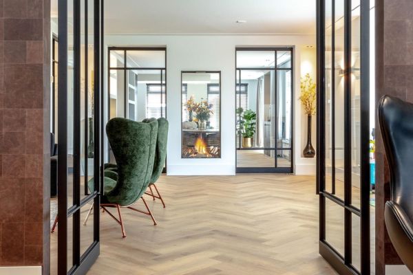 Stalen deuren, maatwerk deuren, luxe visgraatvloer